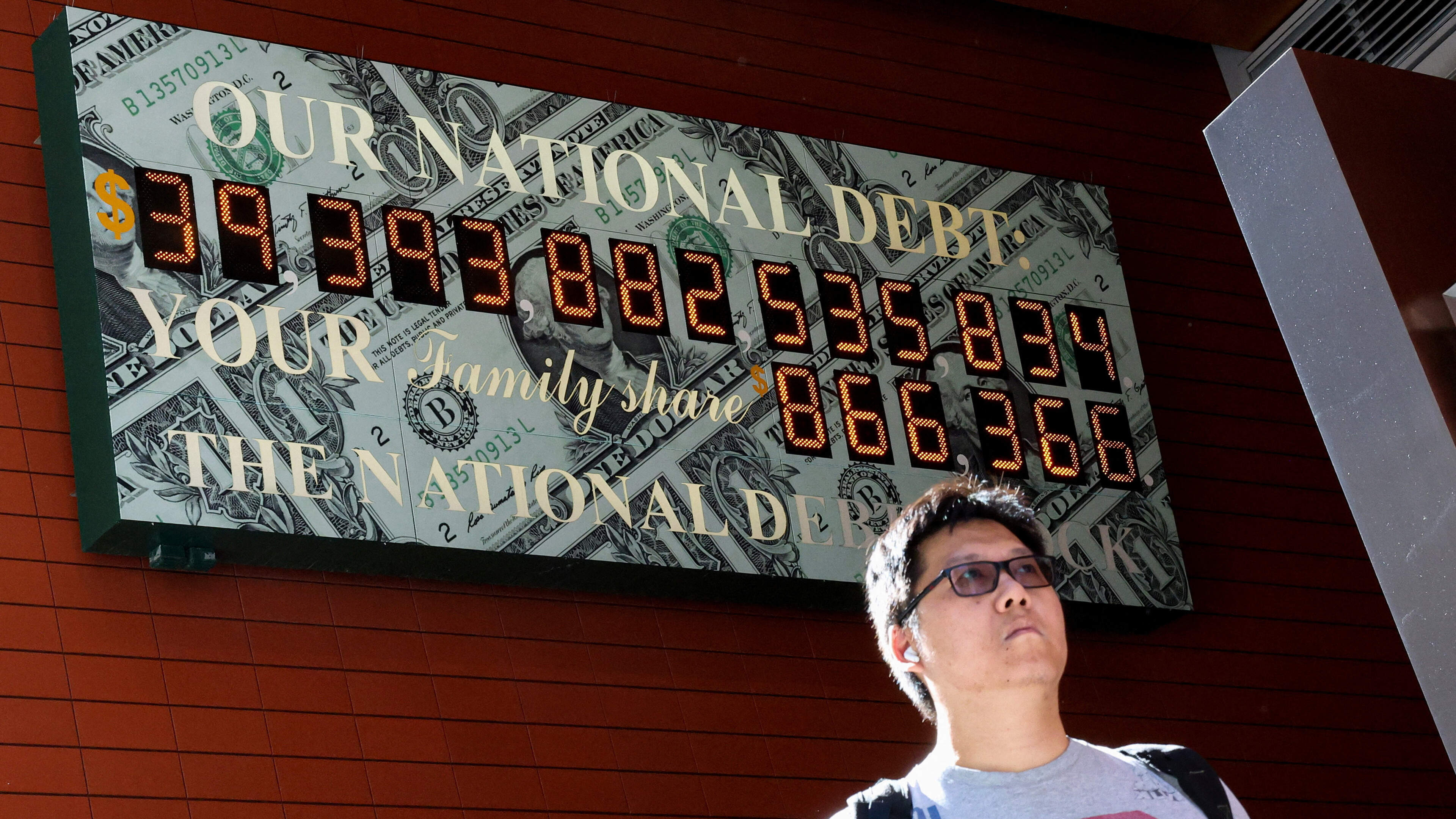 US national debt hits a staggering milestone of 40 trillion dollars